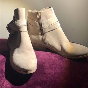 Guess boots
